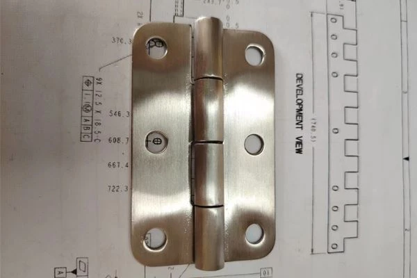 Buffer Hinge: Popular in The EU, Slows Down The Opening And Closing Speed And Prevents Collision